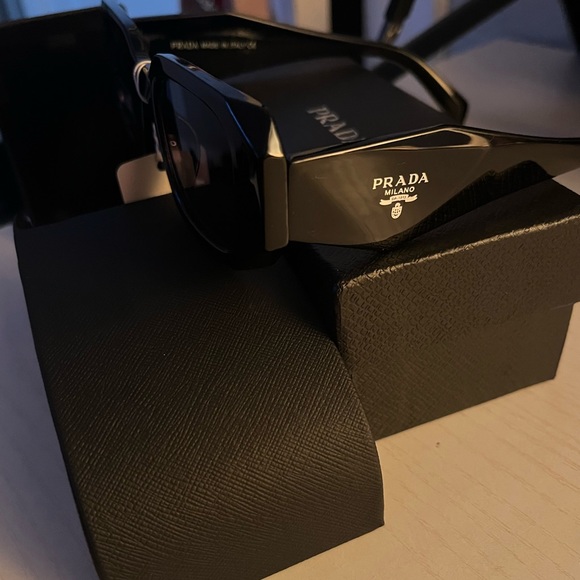 Prada glasses need gone ! - Picture 2 of 3